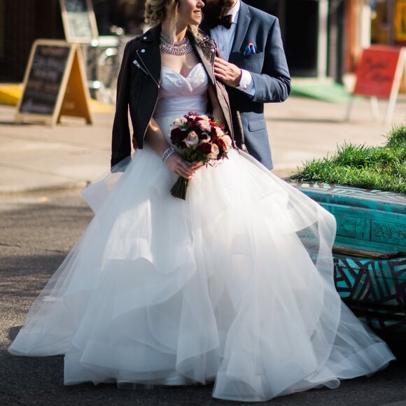 Hayley Paige, Londyn Gown, Size 4 Ivory Wedding Dress - Picture 6 of 10
